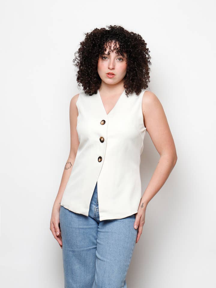 3-button vest for wholesale by Le Muse