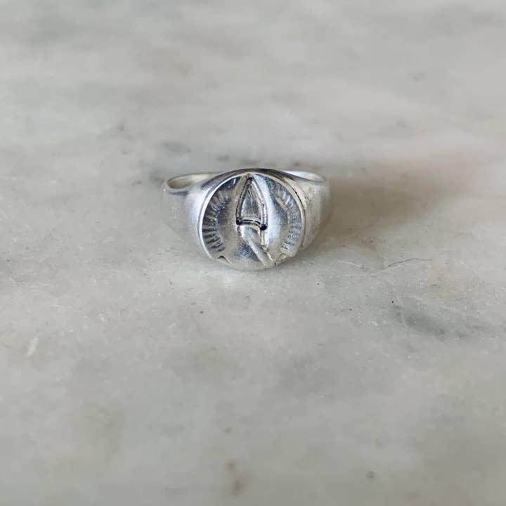 Mimosa Handcrafted - Wholesale Signet Ring - PELICAN SIGNET RING