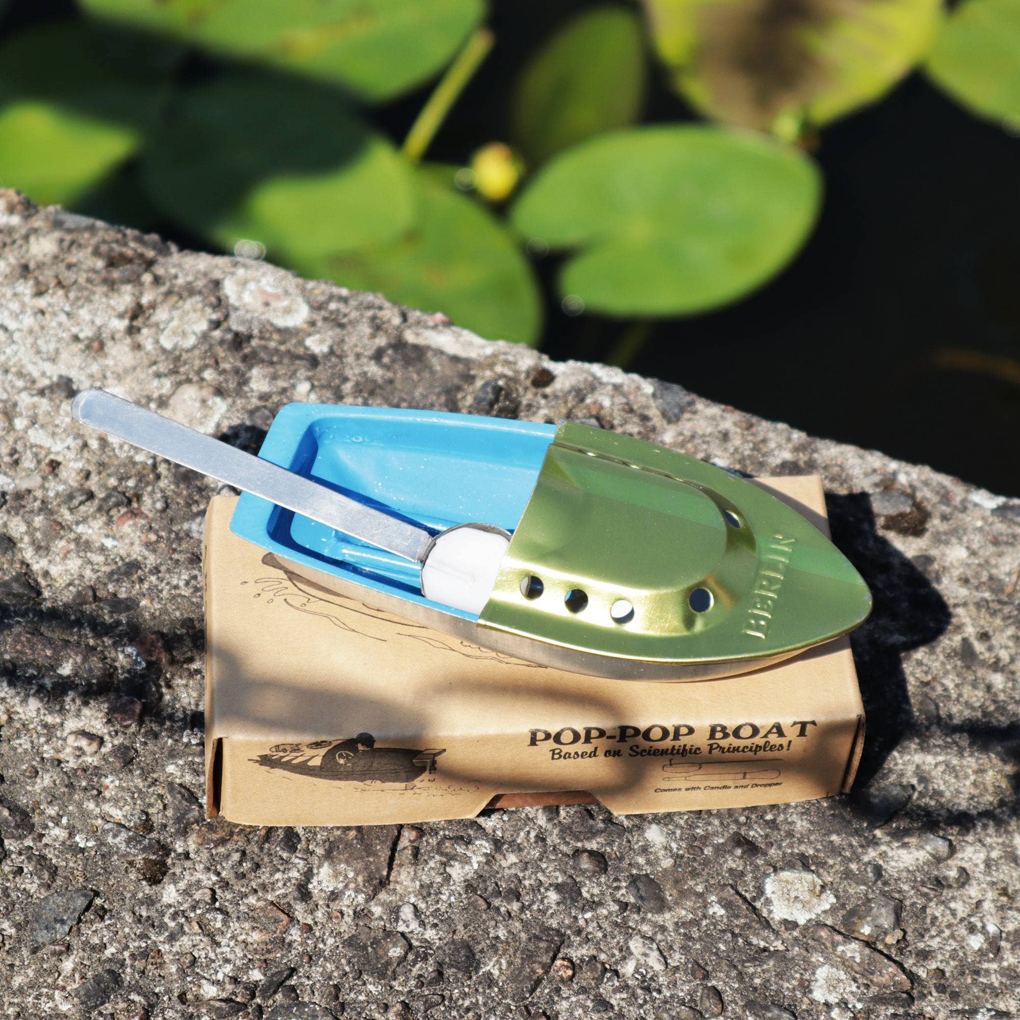 Tribal Trade GmbH - Wholesale Classic Toy - Kids - Tin toy candle boat Berlin gold light blue. Pop Pop Blech7