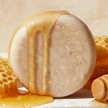 Shampoing Solide Nourrissant pour la vente par MBK - Mellow By Kat | Soap Lab