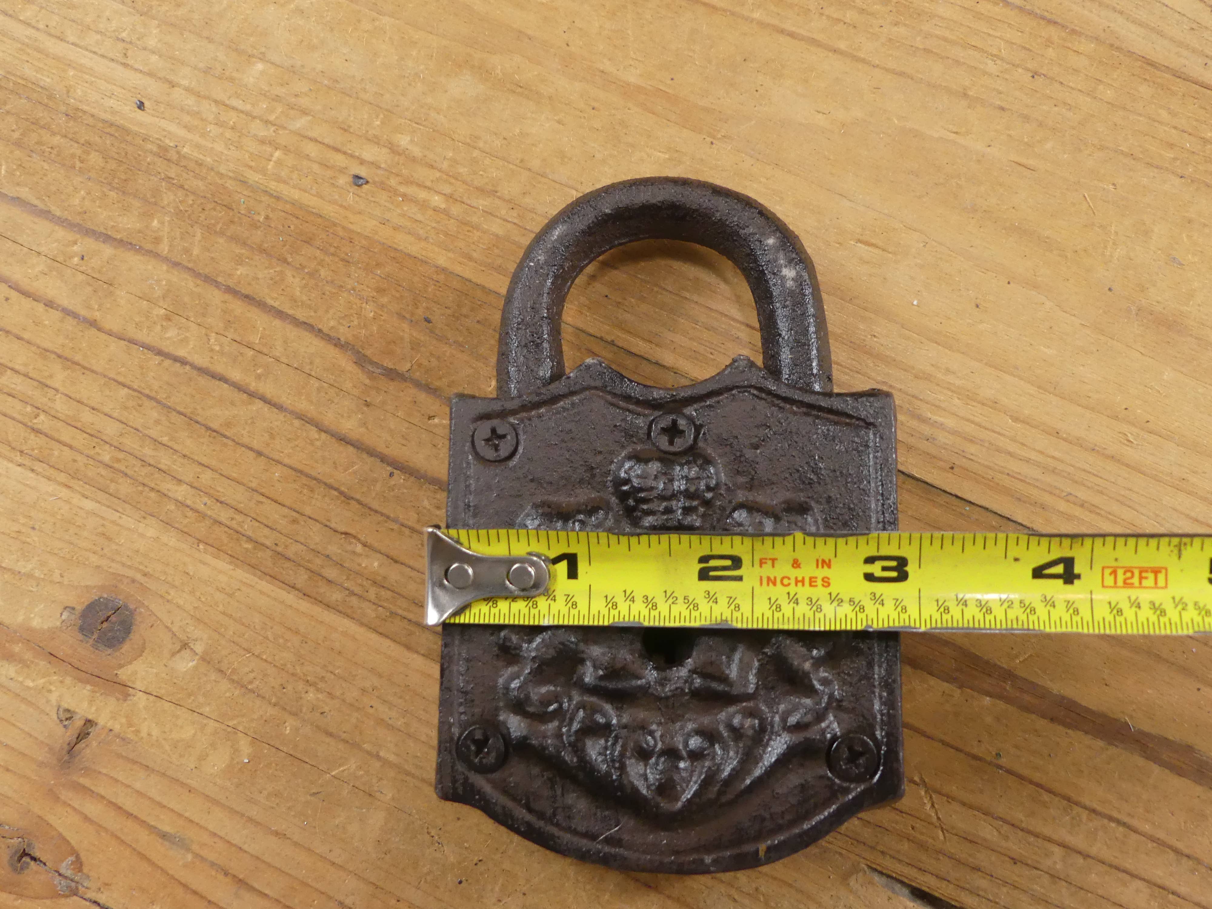 Midwest Craft House - Wholesale Decorative Tabletop Object - LARGE CAST IRON LOCK AND KEY SET (PROP)3