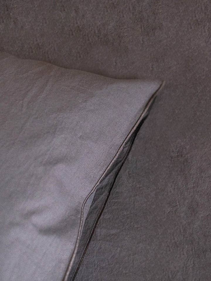 Graphite Matching Bed Sheet Set, King: 180 x 200 for wholesale by Tessitura Govi