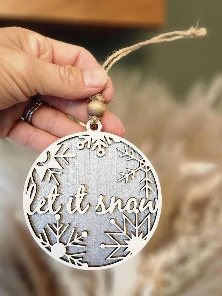 Ornamento de Natal em Madeira 'Let It Snow' Rústico Floco de Neve por atacado de All the Things MN