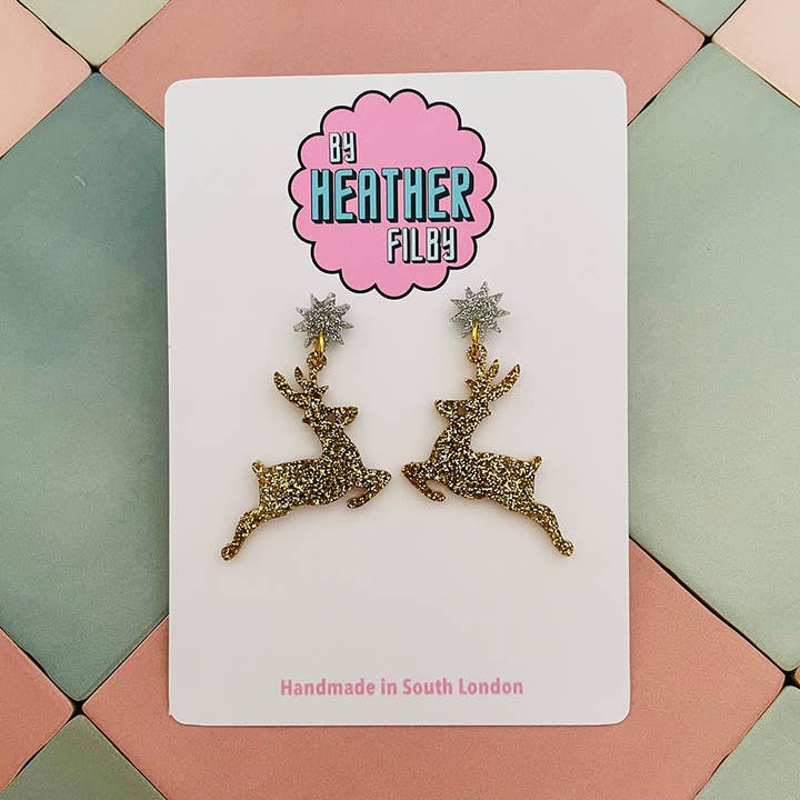 Orecchini natalizi in oro con renna glitterata per la vendita all'ingrosso da parte di By Heather Filby