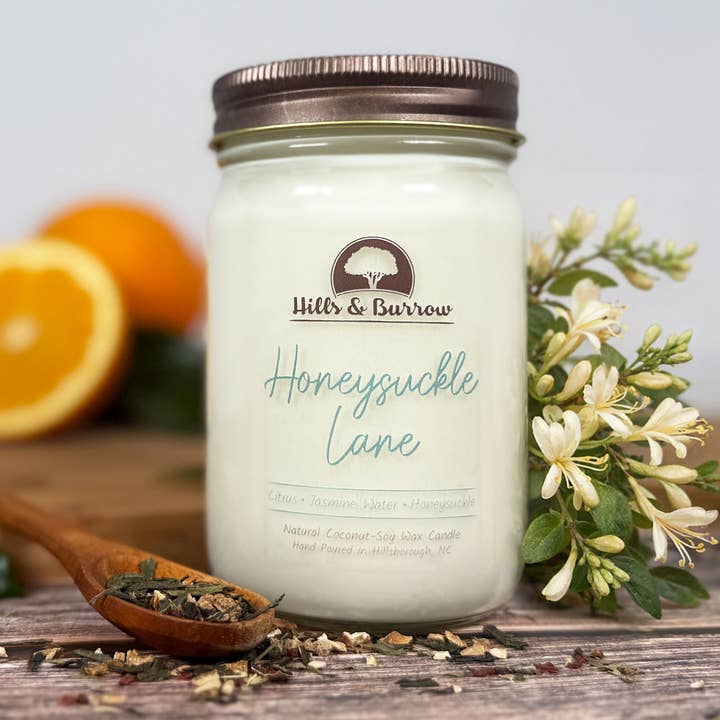 Honeysuckle Lane – Candela al Caprifoglio Fresco e Tè Bianco Morbido per la vendita all'ingrosso da parte di Hills & Burrow