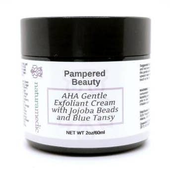 Bortskämd skönhet AHA Gentle Exfoliant Cream med Jojoba pärlor och blå renfana för wholesale av Naturamedic