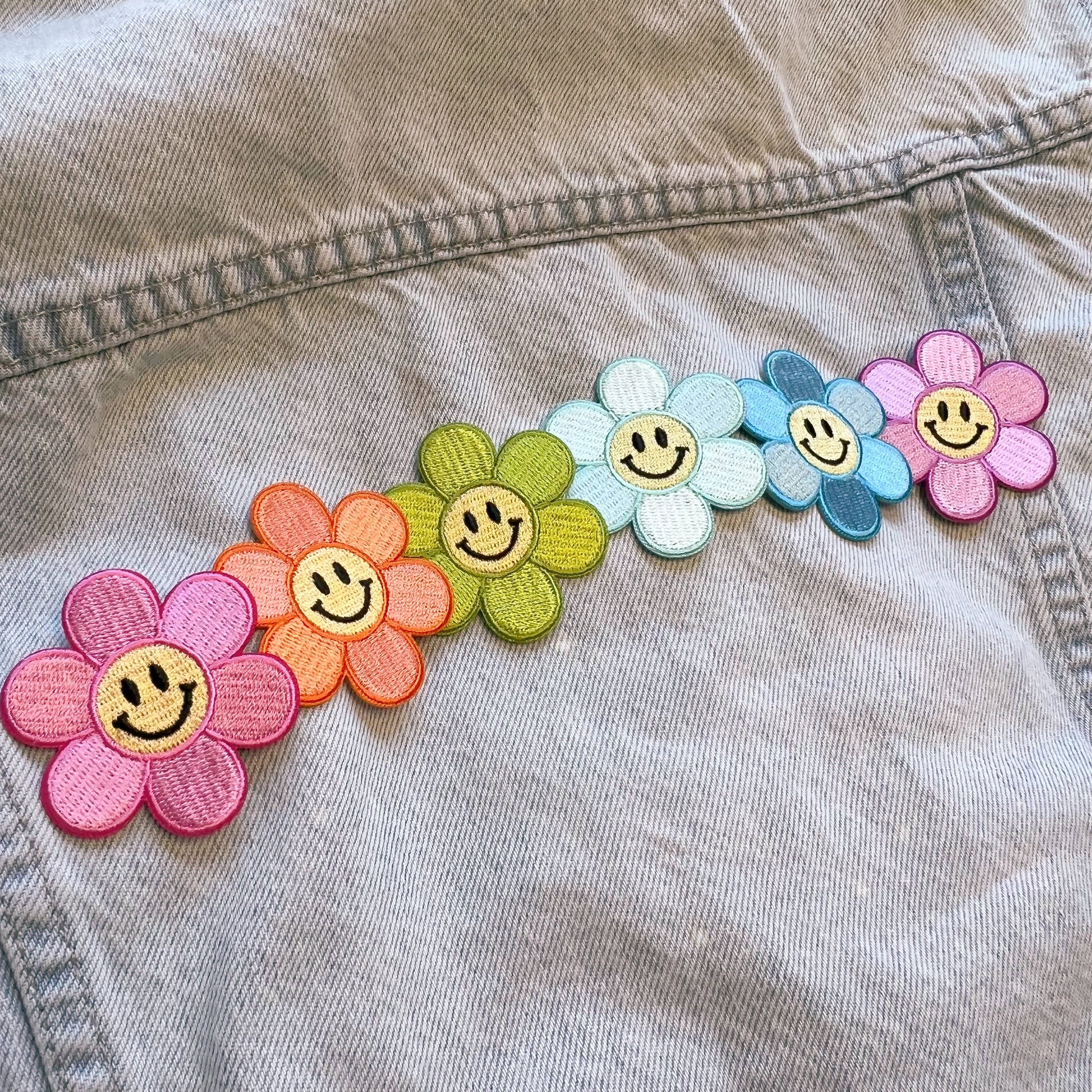 Wildflower + Co. – wholesale Lapp – Smiley Daisy-broderimärke i flera färger3