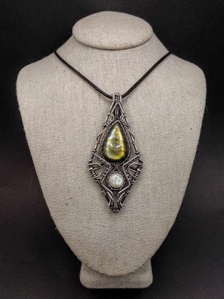 Collana in labradorite e pietra di luna, regalo di fidanzamento gotico, accessori wiccan, regalo di Natale da strega, accessori gotici da donna per la vendita all'ingrosso da parte di Mossy Mushroom