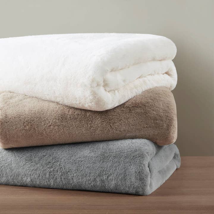 Olliix - Wholesale Throw Blanket - Vegan Premium Faux Fur Throw with Velvet Reverse, Grey5