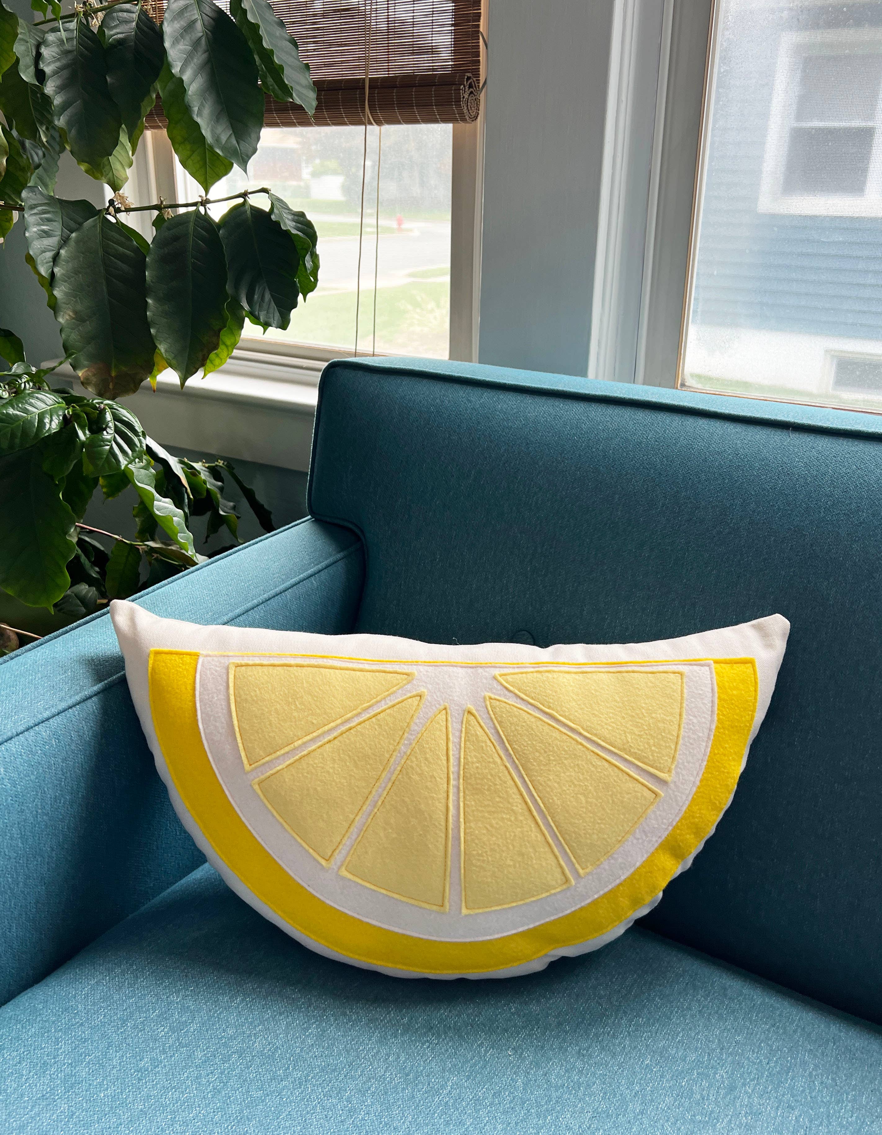 Dirtsa Studio – wholesale Dekorativ kudde – Frukt Kudde - Citron2