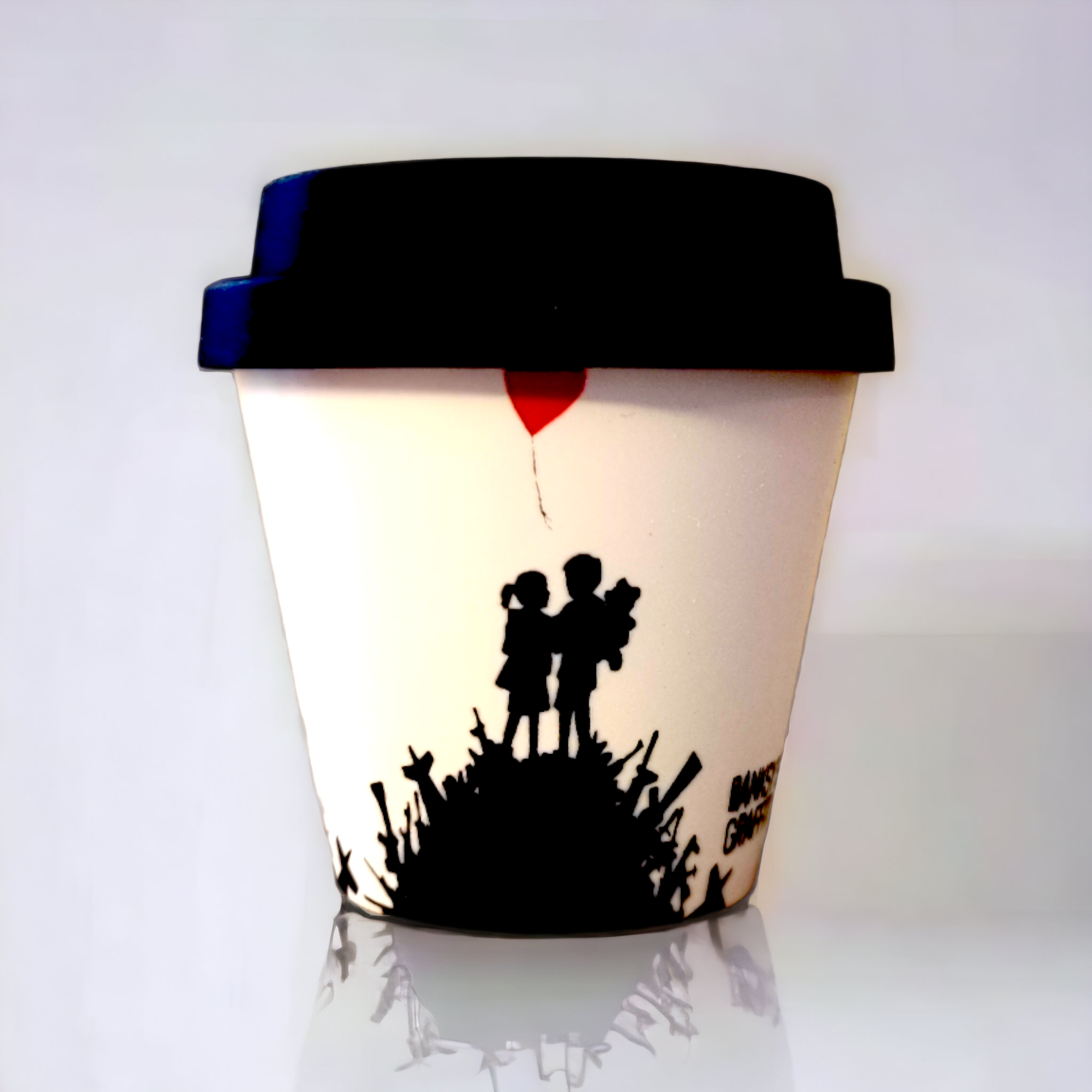 URBAN.ITY SRL – wholesale Kaffe-/Tékopp – Banksy espresso-kopp i RPET 90 ml – Kids on Guns3