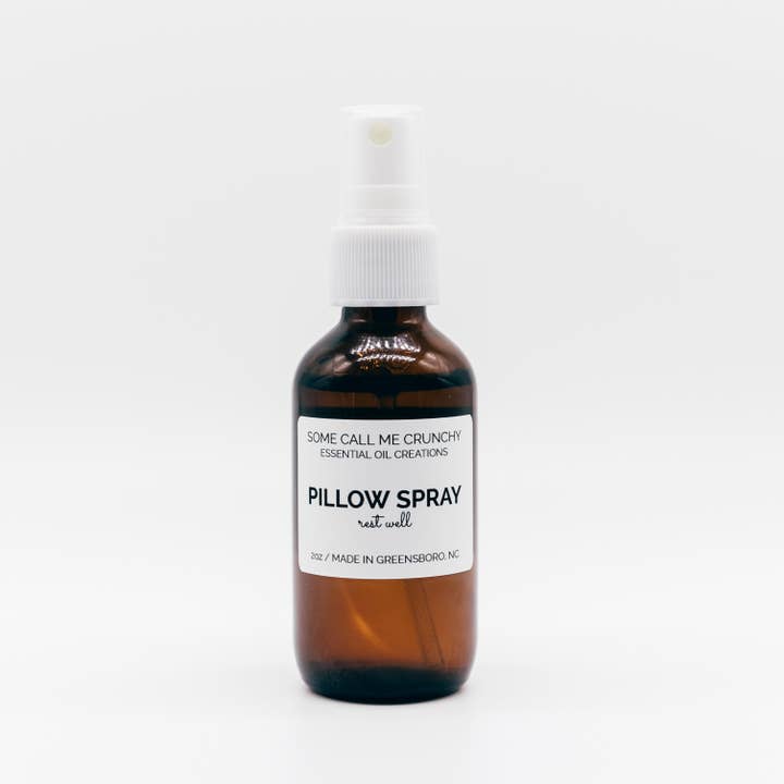 Spray oreiller pour la vente par Some Call Me Crunchy.