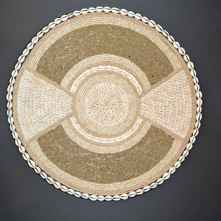 Rund väggdekoration med snäckor och pärlor - Guld för wholesale av Pulau