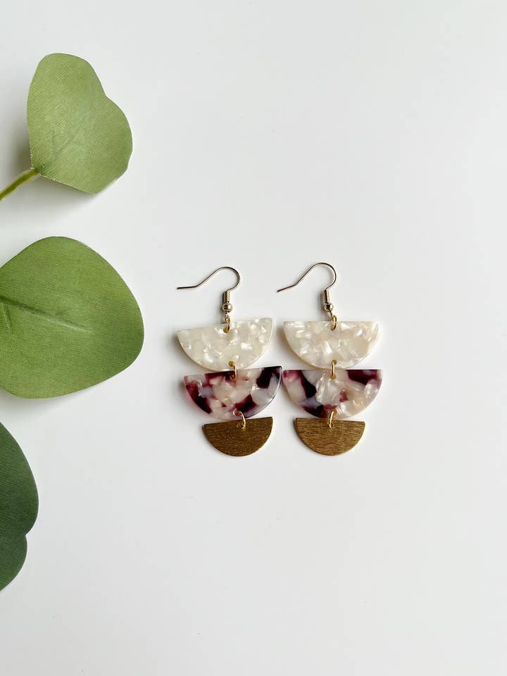 Halfronde gestapelde Half Moon Statement-oorbellen voor wholesale door Mountain Marigold Jewelry