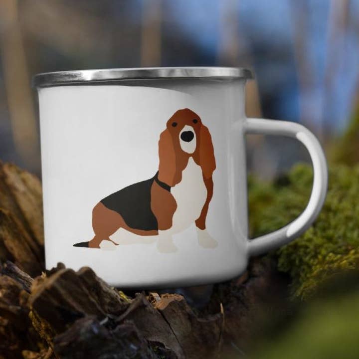 Mug en émail Basset Hound pour la vente par Nana + Belle