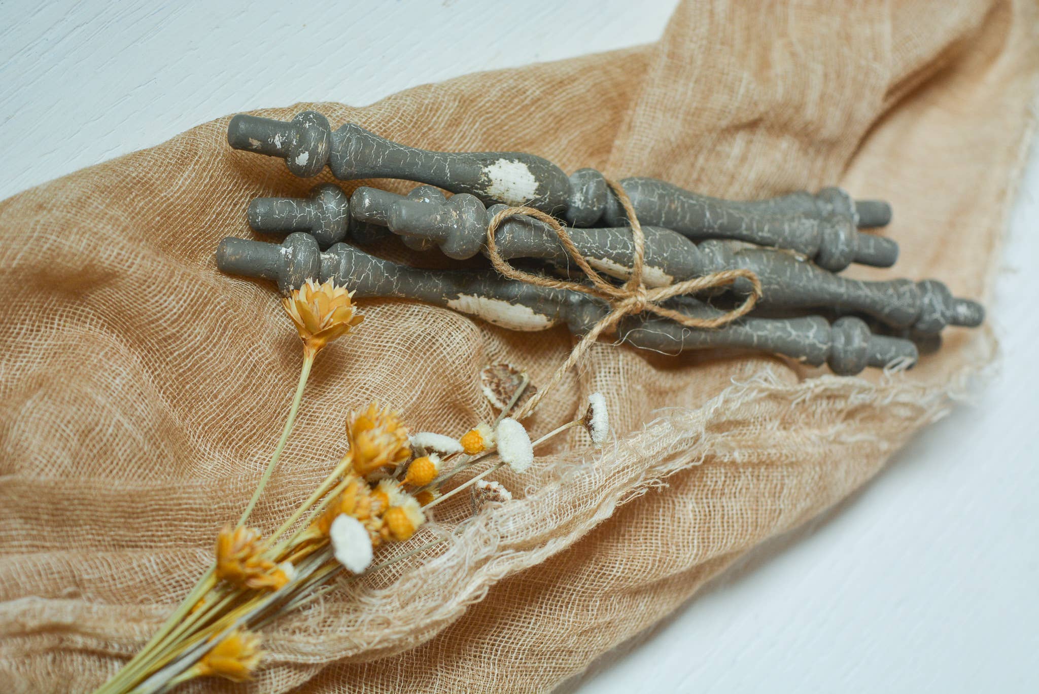 Bluebird Nest Boutique - Wholesale Ornament - Charcoal Chippy Spindle- Small 6"2