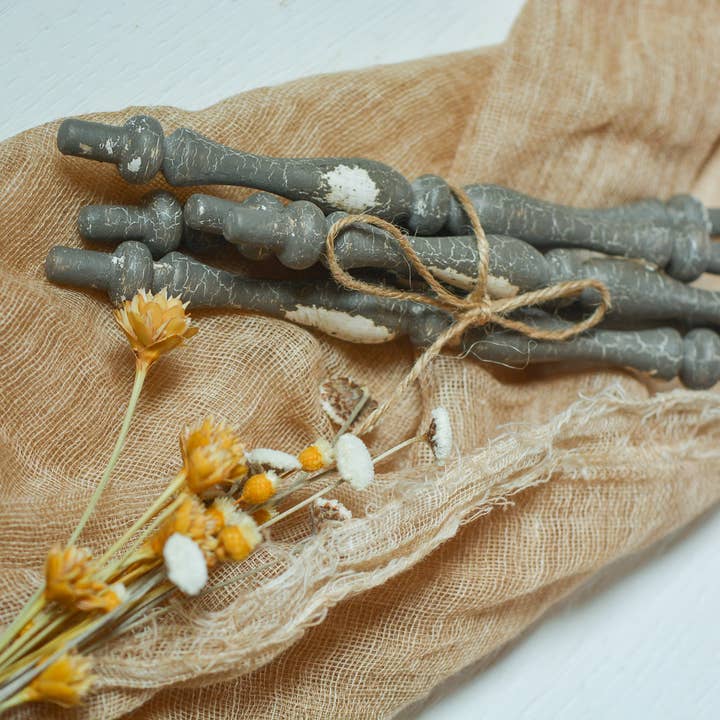 Bluebird Nest Boutique - Wholesale Ornament - Charcoal Chippy Spindle- Small 6"2