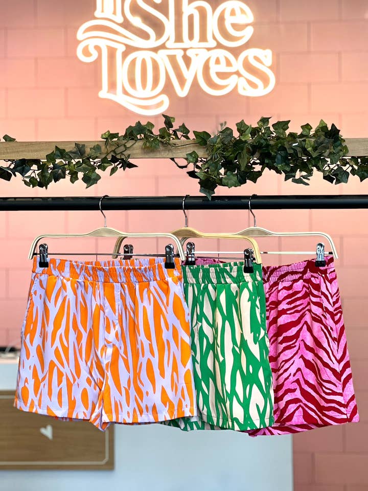 ISP1248B Nyssa korte broek met zebraprint roze/rood voor wholesale door If She Loves