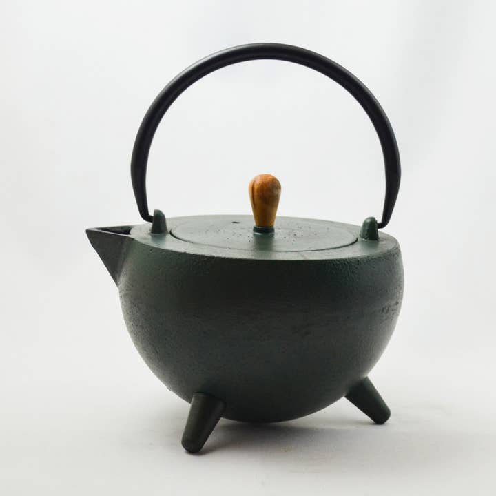 Théière Pop en fonte de 1,0 l, verte pour la vente par Ja-Unendlich