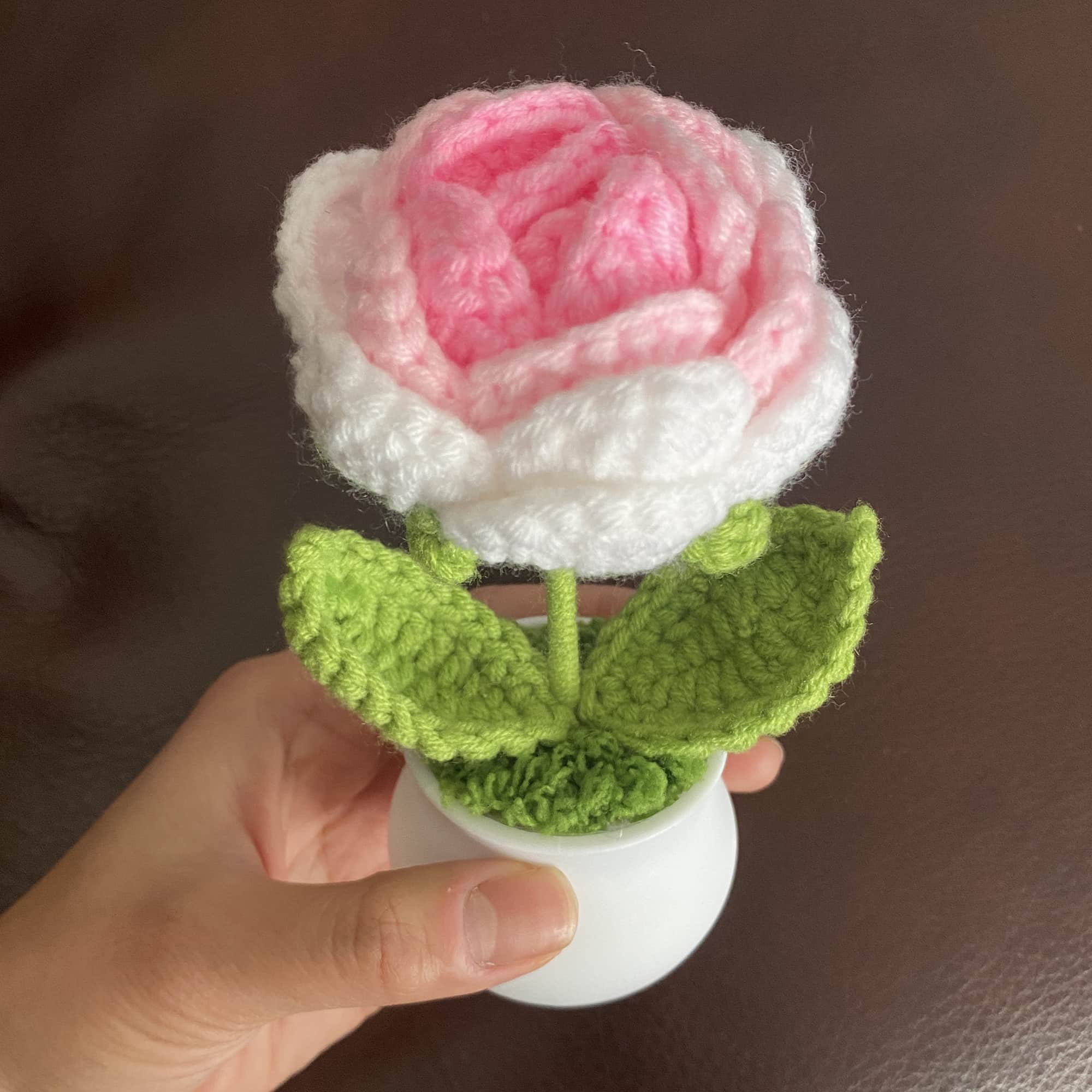 PinkLadyWorkshop – wholesale Konstgjorda blommor – Handgjord färdig virkad liten rosa rosenkruka2