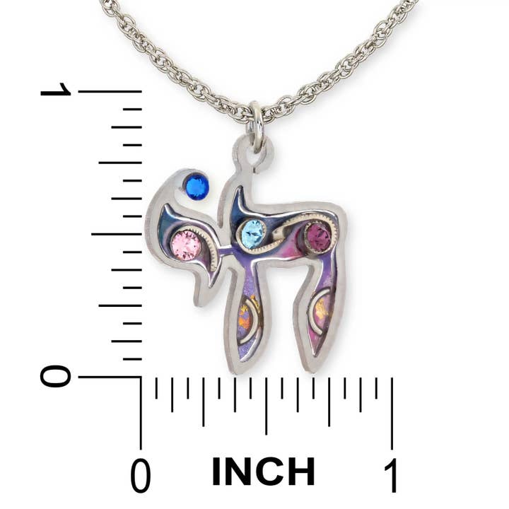 Seeka Jewelry and Judaica - Vendita all'ingrosso Collana con ciondolo/pendaglio - Collana Seeka argentata con ciondolo Chai e design a spirale1