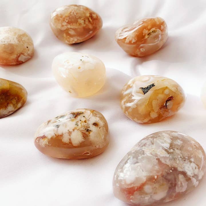 Flower Agate Palm Stone for wholesale by CRISTALLI E STELLE
