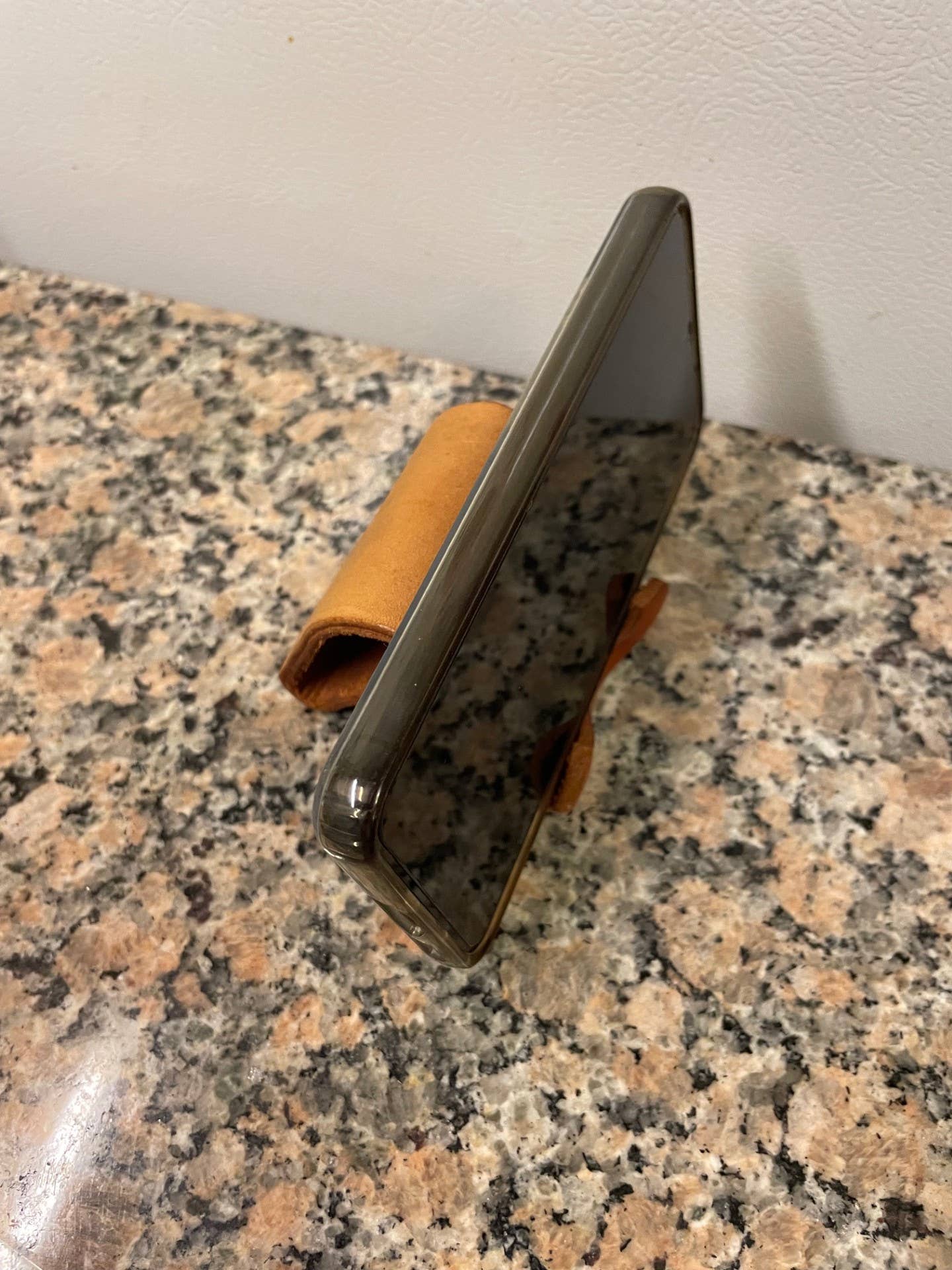 Leather and Painted - Wholesale Phone/Tablet Stand - Leather Phone Tablet Stand Handmade Veg Tanned leather1