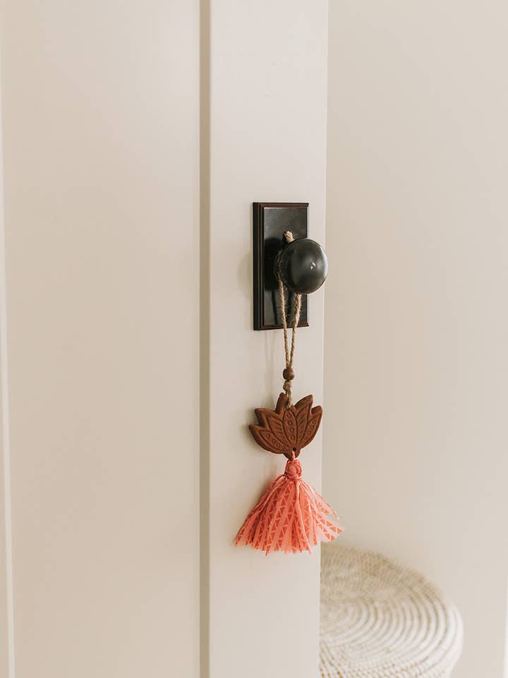 Diffuseur d'huiles essentielles Daksha Lotus - Terracotta pour la vente par Matr Boomie Fair Trade