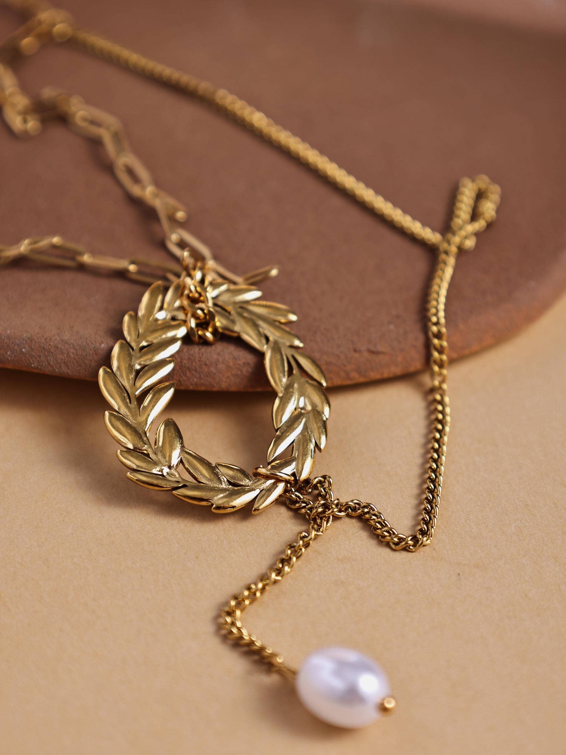 Revelari - Wholesale Pendant/Charm Necklace - Laurel Leaf Pearl Pendant Necklace2