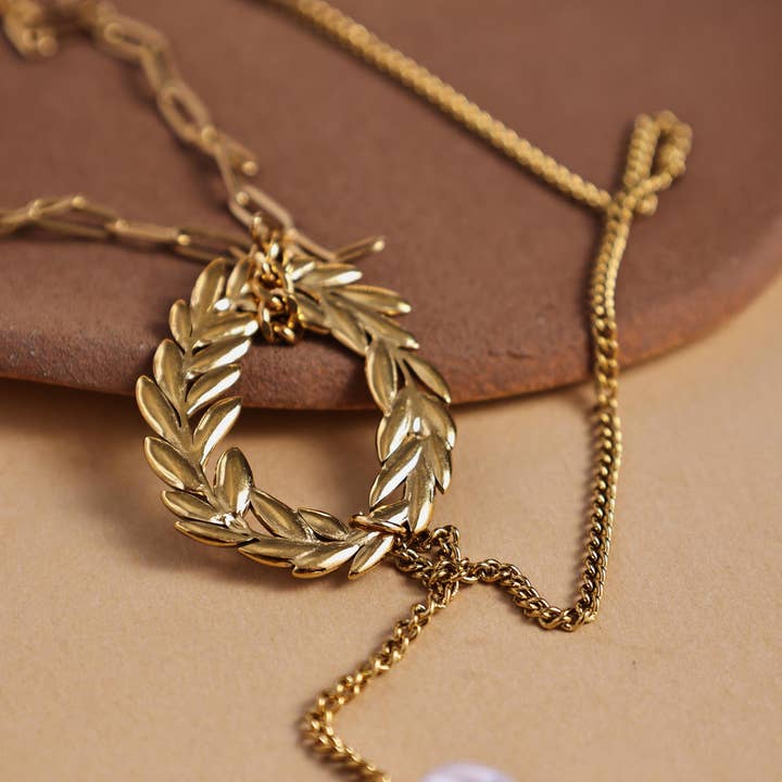 Revelari - Wholesale Pendant/Charm Necklace - Laurel Leaf Pearl Pendant Necklace2