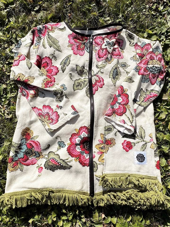 RÖD BLOMMIG JACKA MED DRAGKEDJA LITEN för wholesale av Jack Arden