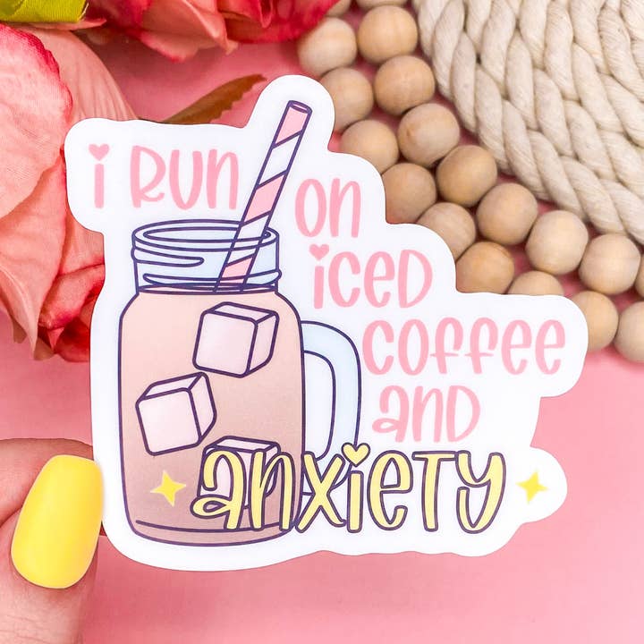 Autocollant "Je fonctionne au café glacé et à l'anxiété" pour la vente par Pink Petal Paper Co