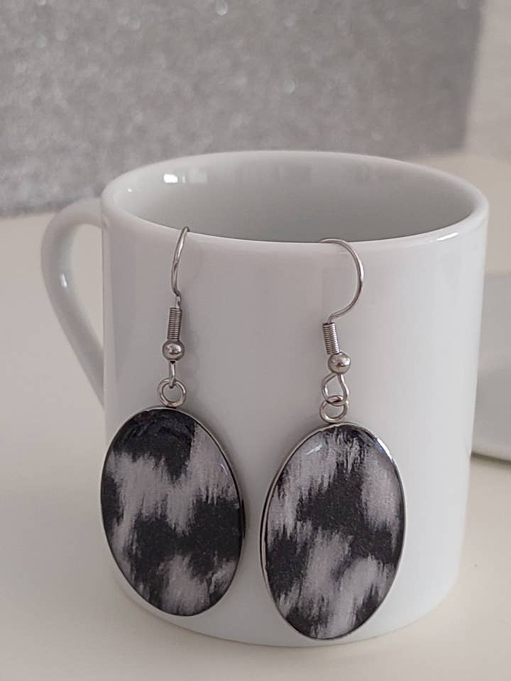 OVAL RESIN ZEBRA EARRINGS for wholesale by catsplatayresina