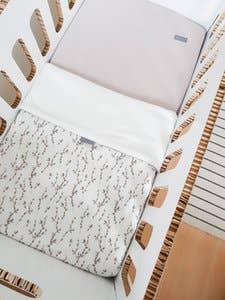 Ledikantdeken James Teddy Off White voor wholesale door Petit Juul