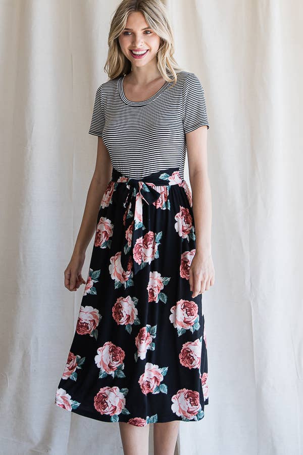 7th Ray - Vendita all'ingrosso Vestito - Donna - Abito Midi a Linea ad A Fiori con Cintura in Vita e Maniche Corte D419915