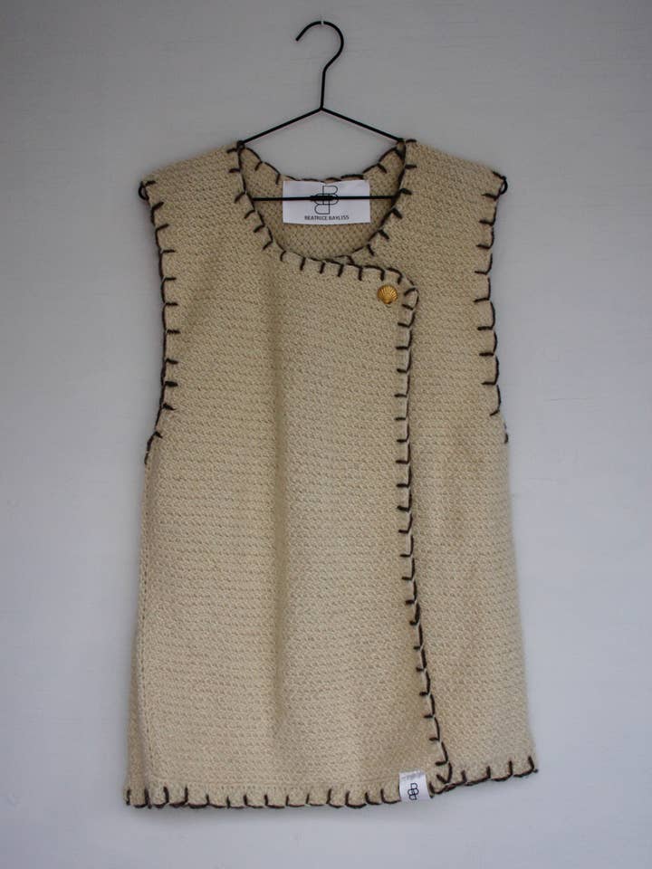 Cotswold Wol Gilet voor wholesale door Beatrice Bayliss