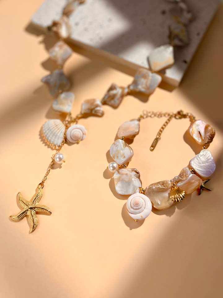 Mother-of-pearl shell necklace and bracelet set for wholesale by COSMOS