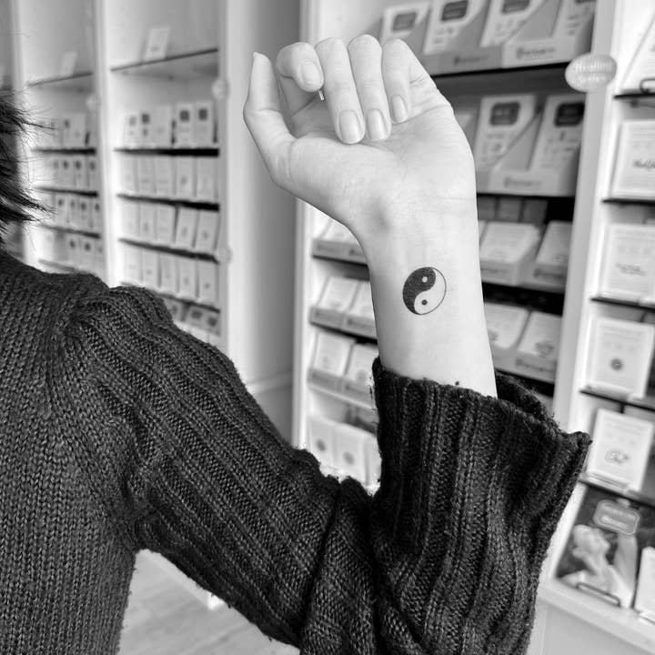 Tatuaggio Manifestazione Yin Yang per la vendita all'ingrosso da parte di Conscious Ink