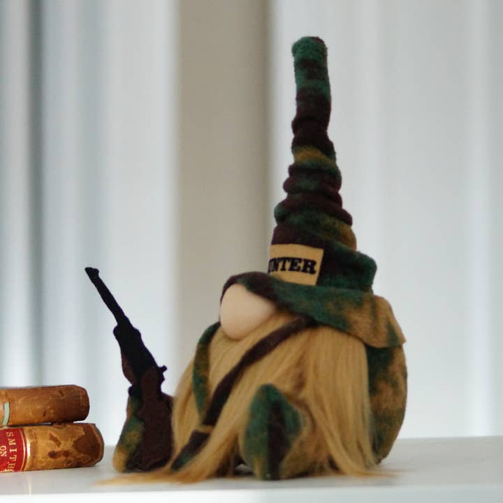 Jäger Gnom für den Großhandel von Gnomevillestudios