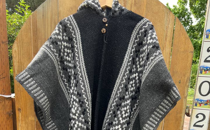 Los Andes Shop - Wholesale Poncho - Unisex - Wool hooded poncho0