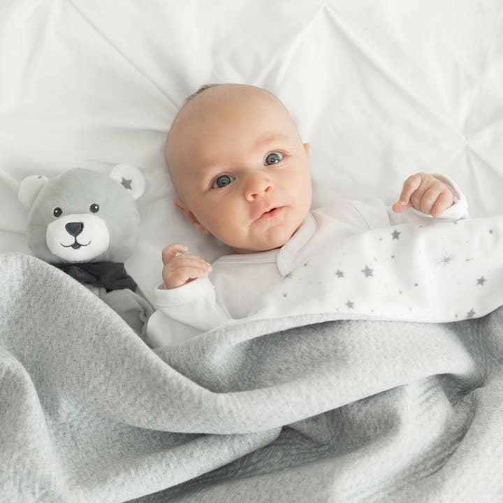 Grijze babydeken - Martin en zijn vrienden voor wholesale door Trois kilos Sept