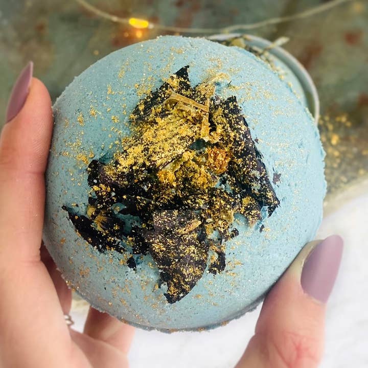 Hot Mess Express Bath Bomb for wholesale by Honi
