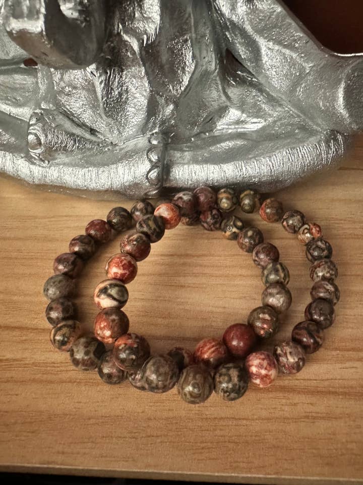 Perlen mit Leopardenjaspis-Edelsteinen; stapelbares Perlenarmband für den Großhandel von Letrice Custom Creations LLC