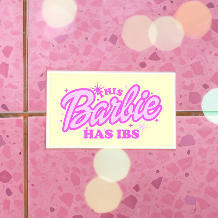 Denna flicka har IBS - Heta tjejer har magproblem klistermärke för wholesale av Happyish Brand