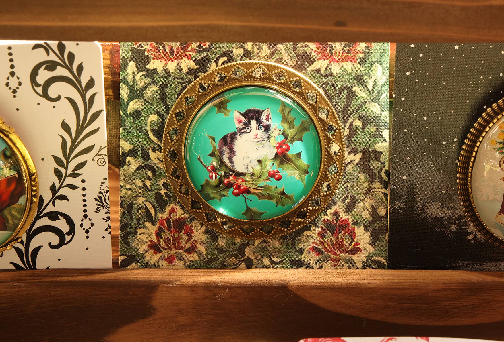 Asunder Bazaar - Wholesale Brooch - 20pc Vintage Christmas Brooches on Cards 8