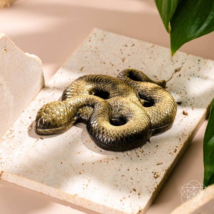 Conscious Items – Großhandel Spiritueller Stein/Kristall – Ungebrochen: Der Goldene Obsidian-Schlangentotem