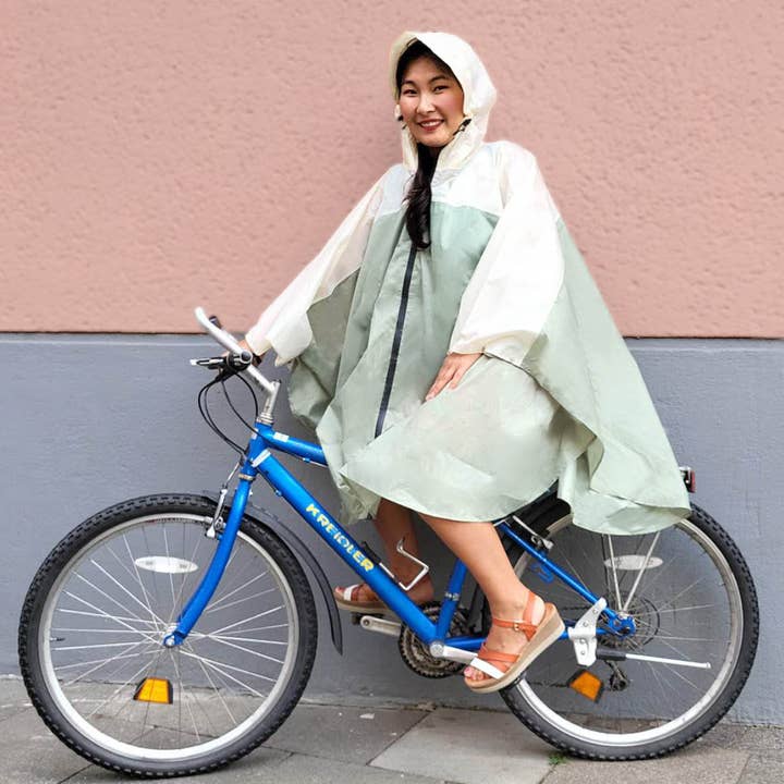 Bomence – wholesale Outerwear poncho – Women′s – Green rain poncho for cycling & hiking women