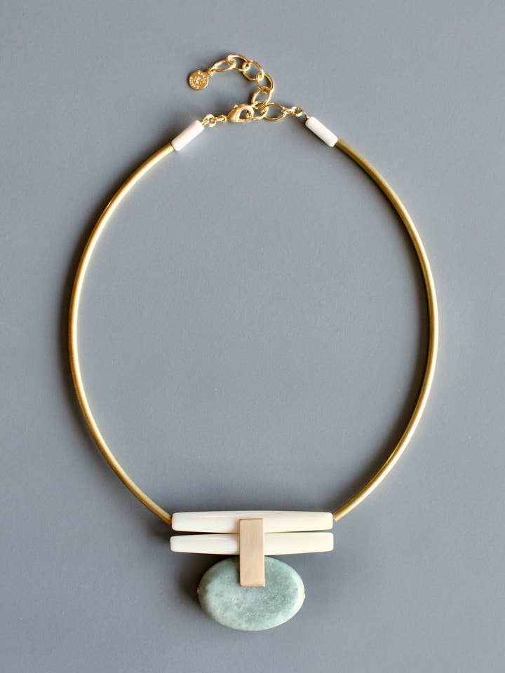 Collier Art déco en jaspe vert et laiton MLN114 pour la vente par David Aubrey Jewelry