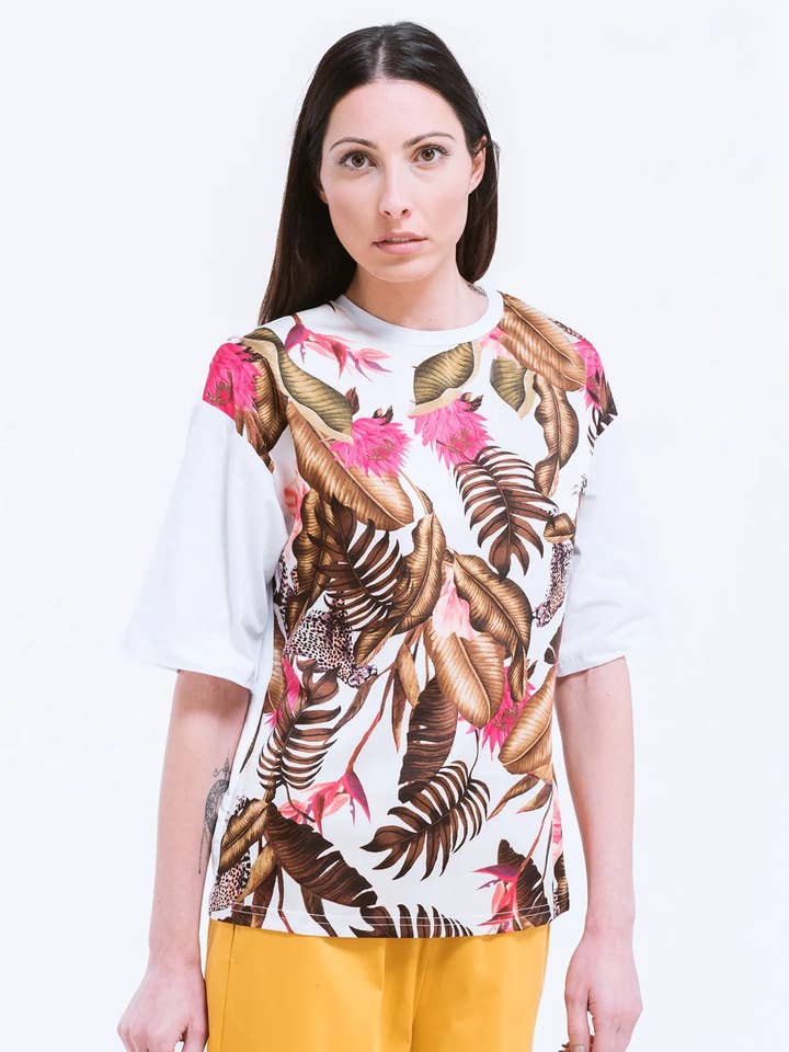 Stylish t-shirt with tropical design print for wholesale by ELENELEN SRL