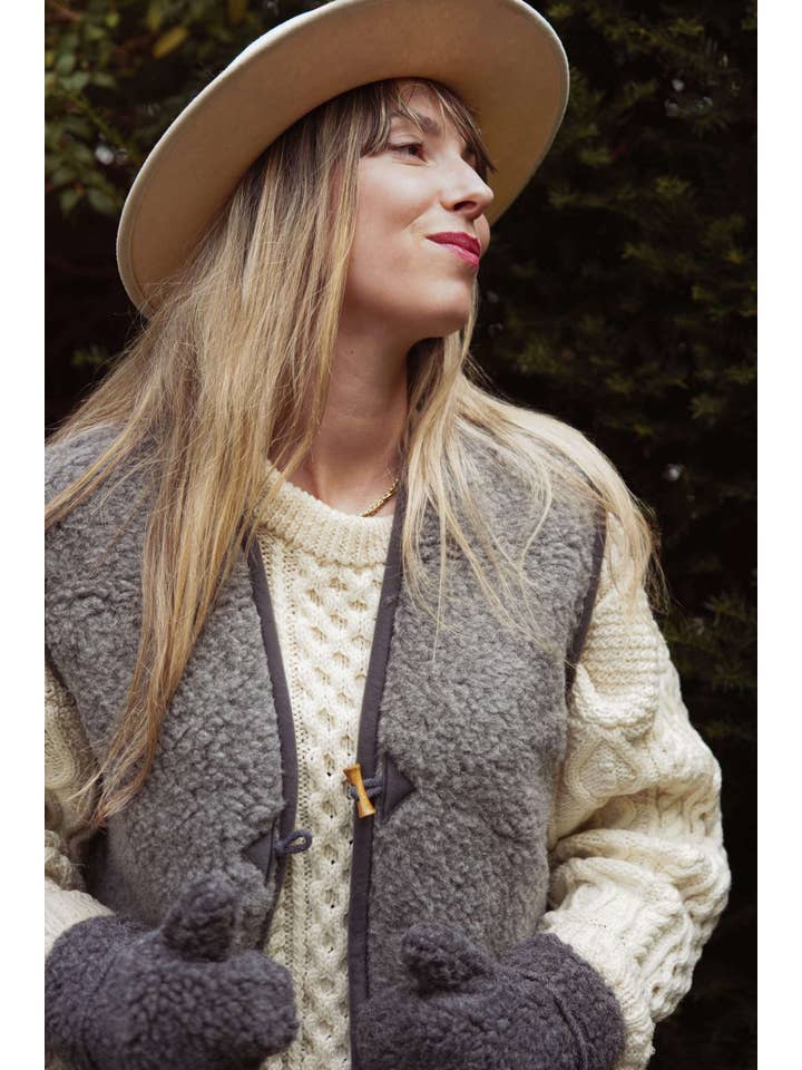 We Are Wovens - Wholesale Outerwear Vest - Women's - Wollen bodywarmer - Black Tea2